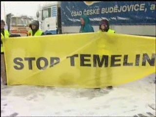 Rakouští odpůrci jaderné energetiky dnes po desáté hodině znovu zablokovali hraniční přechod Dolní Dvořiště - Wullowitz