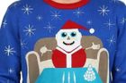 Ať sněží! Americký obchod prodával svetr se Santa Clausem, který šňupe kokain