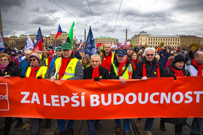 Protest studentů a odborů proti opatřením vlády Petra Fialy.