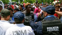 Zásah mexické policie proti karavaně migrantů z Latinské Ameriky.