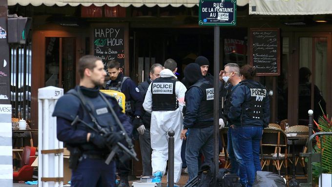 Během listopadových teroristických útoků v Paříži zemřelo 130 lidí.