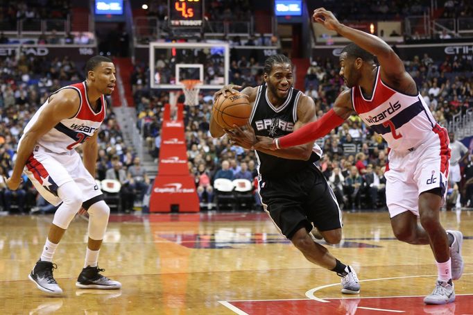 Kawhi Leonard a John Wall