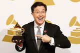Cenu pro autora nejlepšího komediální alba udělila porota Stephenovi Colbertovi