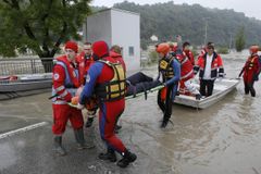 Bratislava staví bariéry, žene se na ni voda z Rakouska