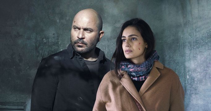 Lior Raz jako Doron a Lucy Ajúbová coby Maya.