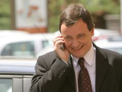 Rath se také smál do telefonu, když mu hned po odchodu z Národního domu volal premiér Paroubek.