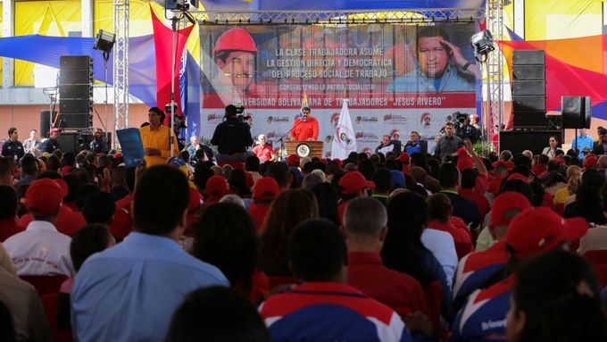 Prezident Nicolás Maduro během projevu ke svým příznivcům.