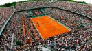 Centrální dvorec Philippe Chartier v úvodní den Roland Garros.