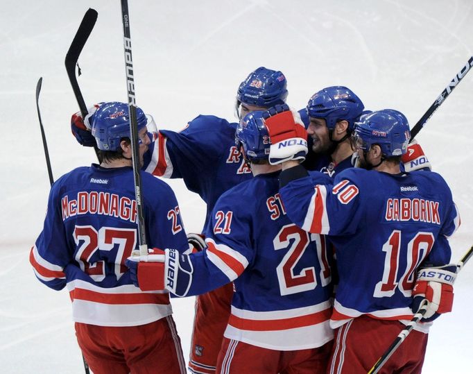 Radost hráčů Rangers v zápase NY Rangers - New Jersey Devils