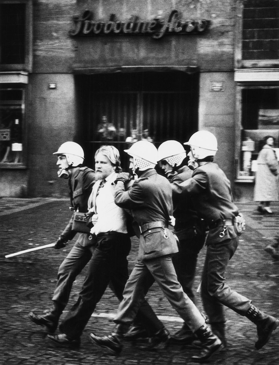 Petr Matička: Zásah proti účastníku demonstrace, Praha, 28. 10. 1989