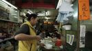 A worker prepares snake soup for customers in snake soup shop in Hong Kong January 29, 2013. There are scores of people in Hong Kong who have through generations tamed snakes to make soup out of them, a traditional cuisine believed to be good for the health. Yet the people behind providing fresh snakes for the savoury meal thought to speed up the body's blood flow and keep it strong in the cold winter months may be doomed, with young people increasingly reluctant to take on a job they see as hard and dirty. Picture taken January 29, 2013. REUTERS/Bobby Yip (CHINA - Tags: ANIMALS FOOD SOCIETY) Published: Úno. 7, 2013, 2:01 odp.