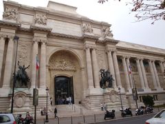 Muzeum nazvané Palác objevů, těsně vedle pařížských Elysejských polí, kde soutěž studentů probíhá.