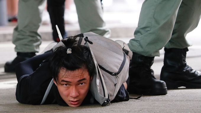 "Je to dárek od Číny pro Hongkong." Přísný zákon vyhnal do ulic demonstranty