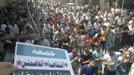 Demonstrators protest against Syria's President Bashar al-Assad after Friday prayers in Maraa, near Aleppo, July 27, 2012. The placard reads: "Friday of the two capitals (Damasucs and Aleppo) uprising". REUTERS/Shaam News Network/Handout (SYRIA - Tags: POLITICS CIVIL UNREST) FOR EDITORIAL USE ONLY. NOT FOR SALE FOR MARKETING OR ADVERTISING CAMPAIGNS. THIS IMAGE HAS BEEN SUPPLIED BY A THIRD PARTY. IT IS DISTRIBUTED, EXACTLY AS RECEIVED BY REUTERS, AS A SERVICE TO CLIENTS Published: Čec. 27, 2012, 7:56 odp.