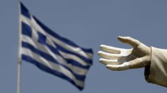 Řecká vlajka v Aténách.