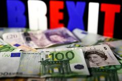 Zastavte brexit, vyděláte na tom. Analýza OECD předpovídá Británii nižší ekonomický růst