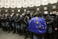 Další oranžová revoluce? Ukrajina svolává euromajdany