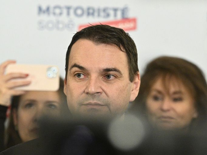 Předseda Motoristů sobě Petr Macinka ve volebním štábu