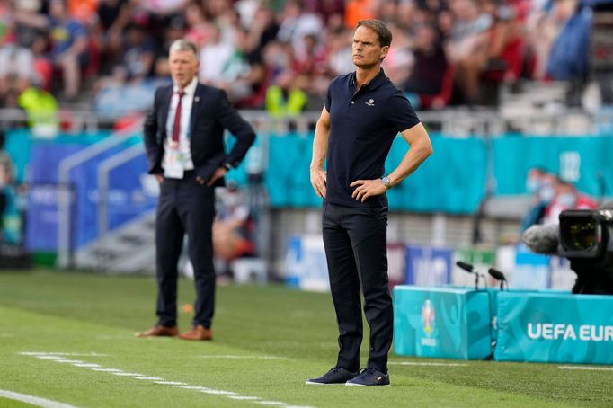 Trenéři Jaroslav Šilhavý a Frank de Boer v osmifinále Nizozemsko - Česko na ME 2020