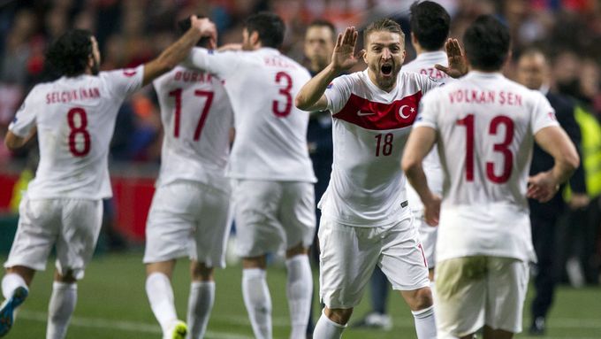 Radost hráčů Turecka, kteří obrali o body favorizované Nizozemsko.