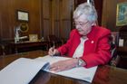 Alabamská guvernérka podepsala přísný protipotratový zákon, platit bude za půl roku