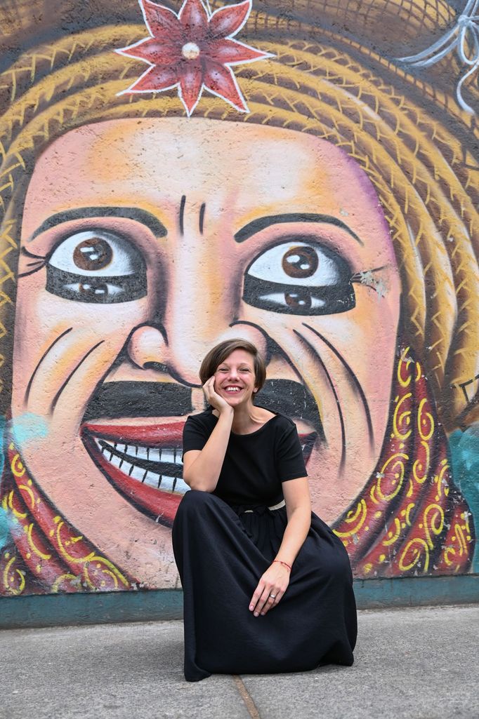 Eva Kubátová je soudní tlumočnice, překladatelka a autorka knižní třídílné série Mexikopedie.