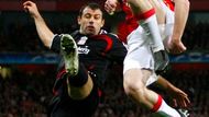 Javier Mascherano z Liverpoolu a Alexander Hleb z Arsenalu si nedali ani metr zadarmo