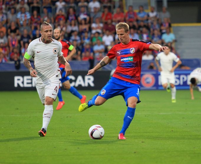 EL, Plzeň-AS Řím: David Limberský (8) - Radja Nainggolan