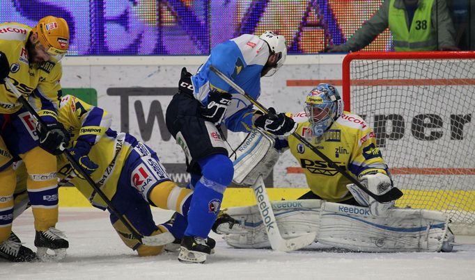 Hokej, Plzeň - Zlín: Václav Pletka - Jakub Sedláček