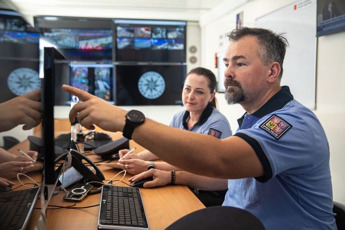 Policie na Mistrovství světa v hokeji 2024 v Česku u O2 Areny v Praze.