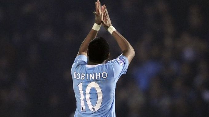 Robinho je stále hráčem Manchesteru City, ačkoliv momentálně hostuje v Santosu.