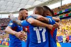 Slovensko - Rumunsko 1:0. Slováci momentálně vedou skupinu, trefuje se Duda