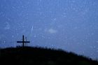 Maximum meteorického roje Perseid se letos potkalo s Měsícem v novu, což je ideální kombinace. Oblohu totiž neruší měsíční svit a meteory jsou tak nádherně vidět. Stejně jako hvězdy. (Hora Leeberg u rakouského města Großmugl.)