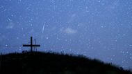 Maximum meteorického roje Perseid se letos potkalo s Měsícem v novu, což je ideální kombinace. Oblohu totiž neruší měsíční svit a meteory jsou tak nádherně vidět. Stejně jako hvězdy. (Hora Leeberg u rakouského města Großmugl.)