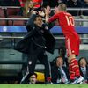 Fotbal, Liga mistrů, Barcelona - Bayern Mnichov: Rafinha a Arjen Robben