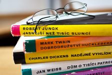 KVÍZ: Řehoř Samsa i strýc Pepin. Dokážete spojit literární postavy s jejich knihami?