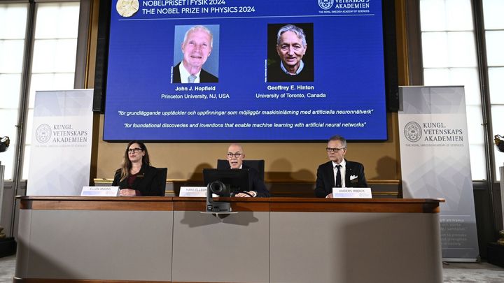 Nobelovu cenu za fyziku získali John Hopfield a Geoffrey Hinton; Zdroj foto: ČTK