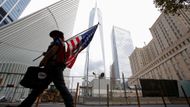 Dolní část newyorského Manhattanu se v neděli stala místem pietní vzpomínky na téměř 3000 obětí teroristických útoků na New York a Washington ze září 2001.