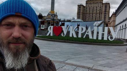 Pomoc uprchlíkům i znásilněným Ukrajinkám. Bývalý záchranář Samek hostem DVTV