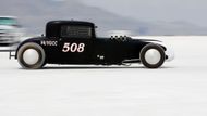 V Bonneville se poprvé závodilo v roce 1896. Padl tu první neoficiální rychlostní rekord - 226,9 km/h. Od té doby se zde každý rok v srpnu setkávají jezdci, vozy a motocykly, kteří chtějí pokořit absolutní rekordy. Třeba i Creel & Creek Chevy (na snímku).