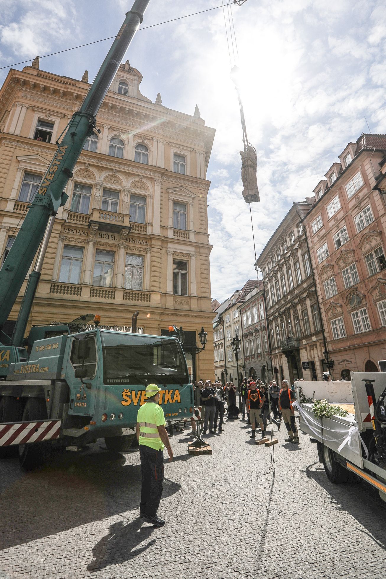 Stavba Mariánský sloup, Staroměstské náměstí, sochař Petr Váňa