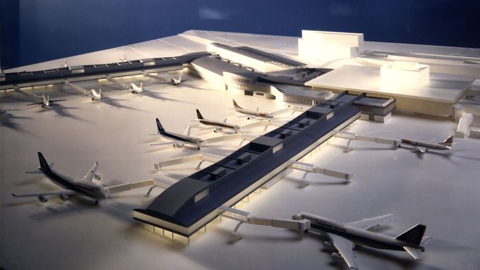 Model letiště z roku 1994 od architektů Petra Franty a Michala Brixe. V popředí je vyjímatelná část prstu B.