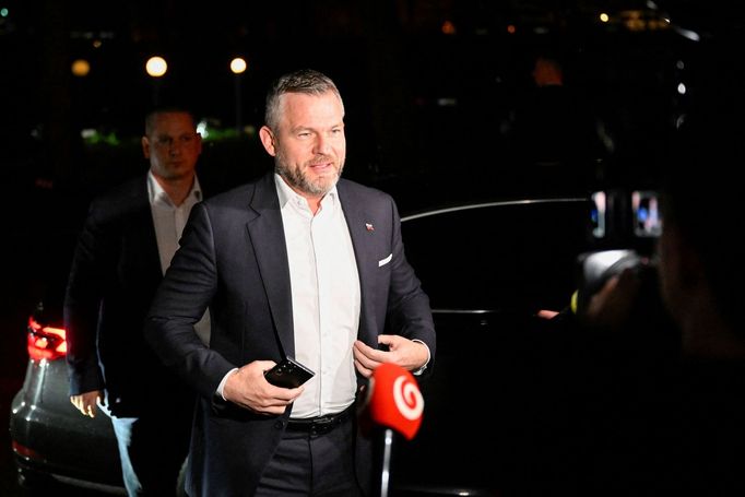 Šéf vládní strany Hlas Peter Pellegrini po příjezdu do volebního štábu.