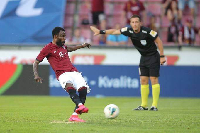 Guélor Kanga v semifinále MOL Cupu Sparta - Plzeň