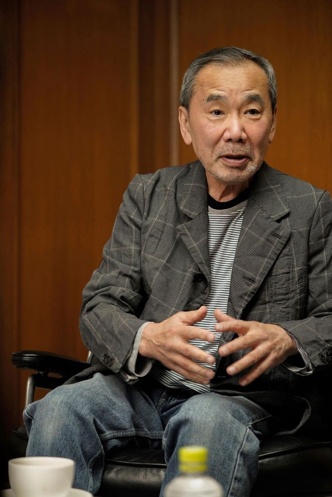 Haruki Murakami v sídle svého japonského nakladatelství Šinčóša.