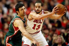 Milwaukee zaskočilo Bulls, konec v NBA odvrátil i Portland