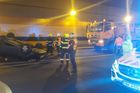 Nehoda tří aut uzavřela v obou směrech Bubenečský tunel, dva lidé jsou zranění
