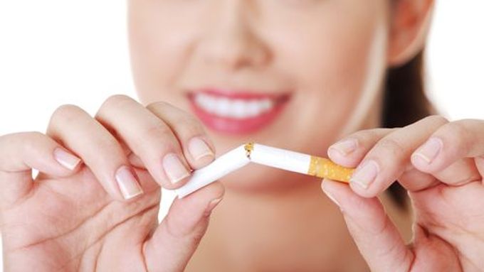Ministr zdravotnictví Martin Holcát chce zákon zakazující kouření v hospodách odeslat vládě.