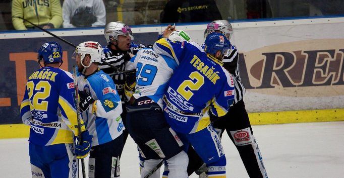 Hokej, Zlín - Plzeň: Radim Tesařík (2) - Pavel Kašpařík (29)