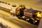 Silnice pokryl sníh, na severu Moravy v noci napadlo sedm centimetrů